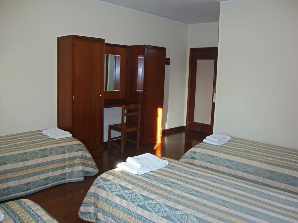 Casa De Retiros N. S. Perpetuo Socorro Hotel Guimaraes Room photo